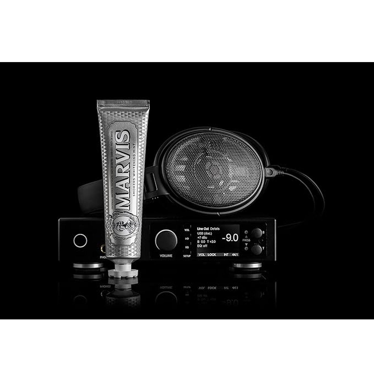 Marvis Smokers Whitening Toothpaste, Mint, 85ml, Promotes the Natural Whitening of the Teeth, Plaque Removal Toothpaste, Long-Lasting Freshness