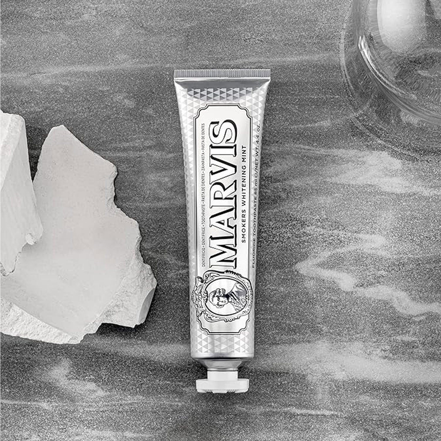 Marvis Smokers Whitening Toothpaste, Mint, 85ml, Promotes the Natural Whitening of the Teeth, Plaque Removal Toothpaste, Long-Lasting Freshness